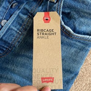 NWT Levi’s Ribcage Straight Jean